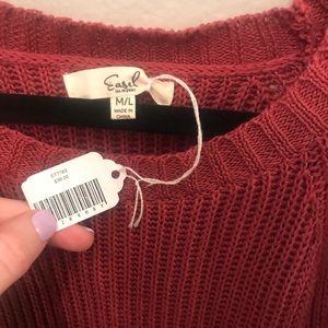 Long sweater with open shoulder